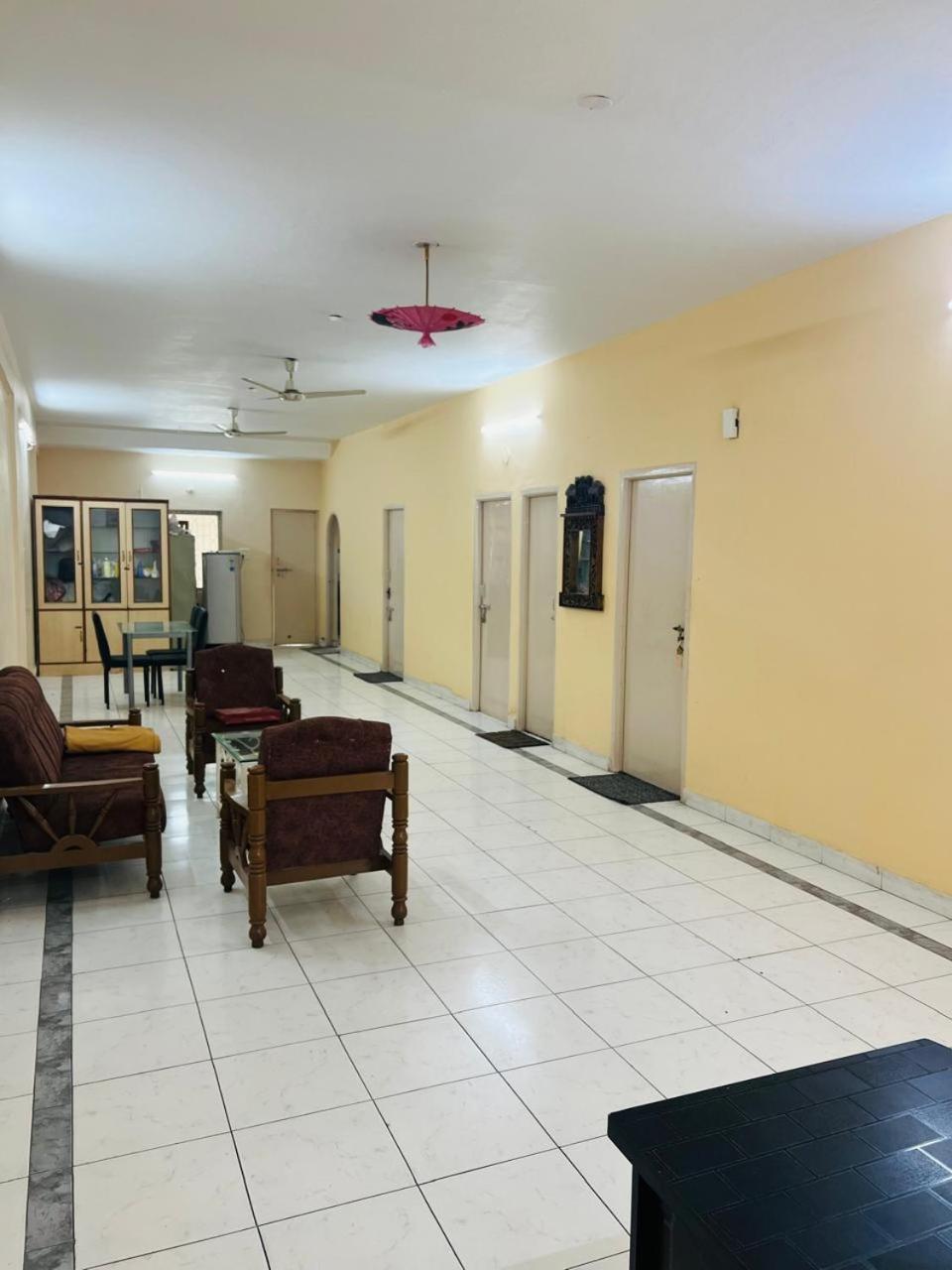 Lara Guest House Хайдарабад Экстерьер фото